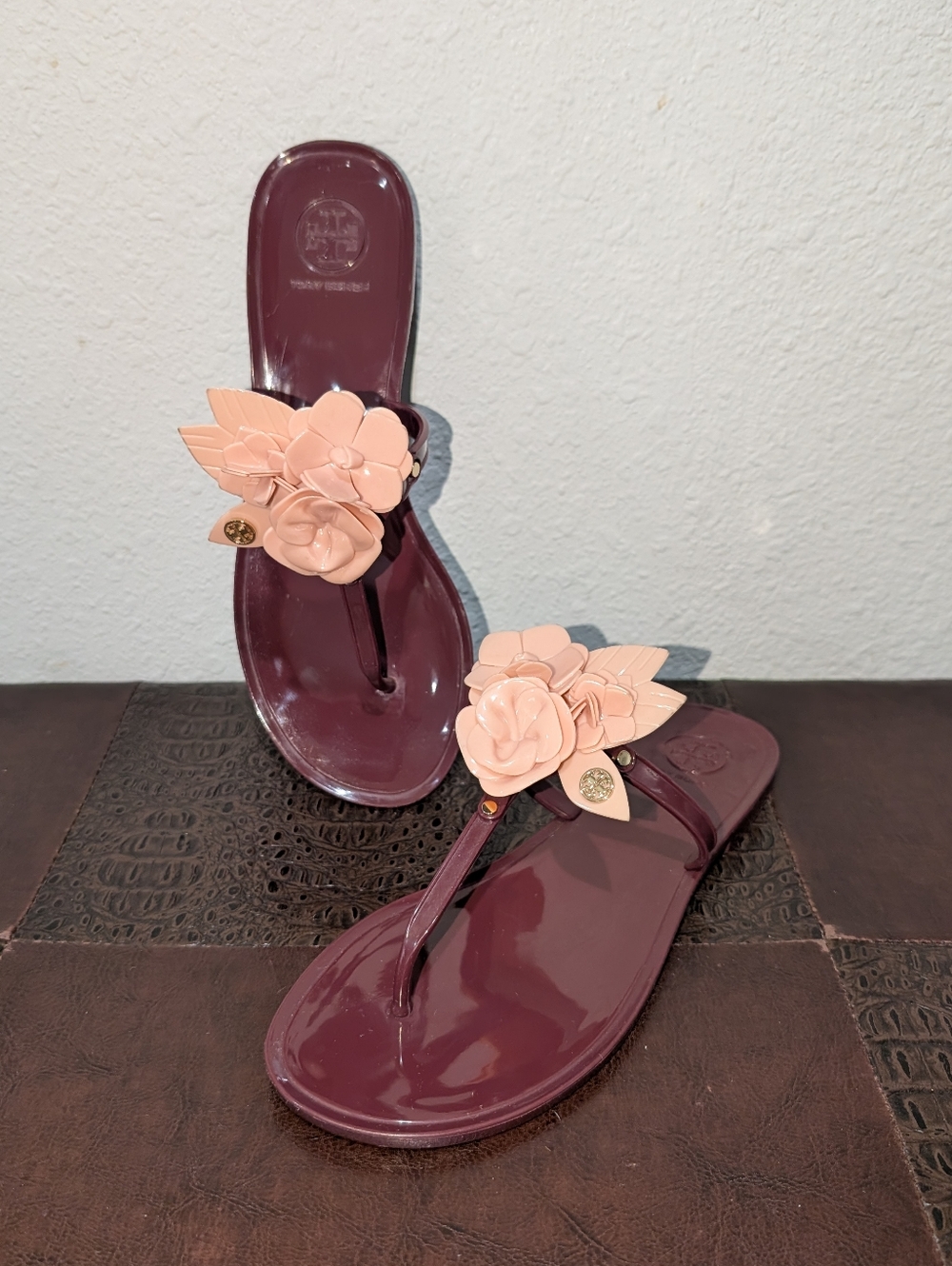 NEW Tory Burch Blossom Jelly Thong Flip Flop Sandals Royal/Victorian Rose size 7 - Picture 4 of 11